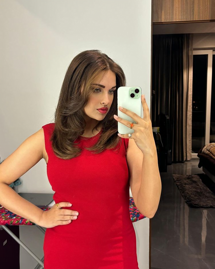 Himanshi Khurana Age