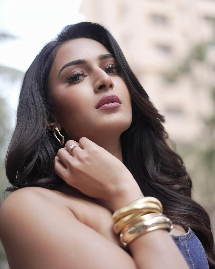 Erica Fernandes Age